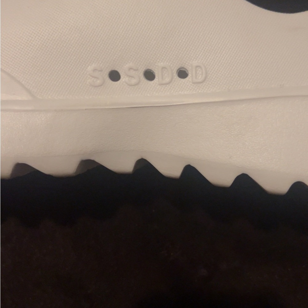 White Wolves Sneakers - Picture 7 of 8